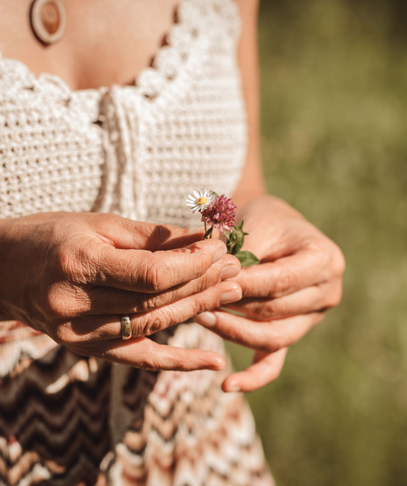 Kräuterspaziergang mit Angelina Kronberger am Achensee in Tirol - Kräuter Herz
